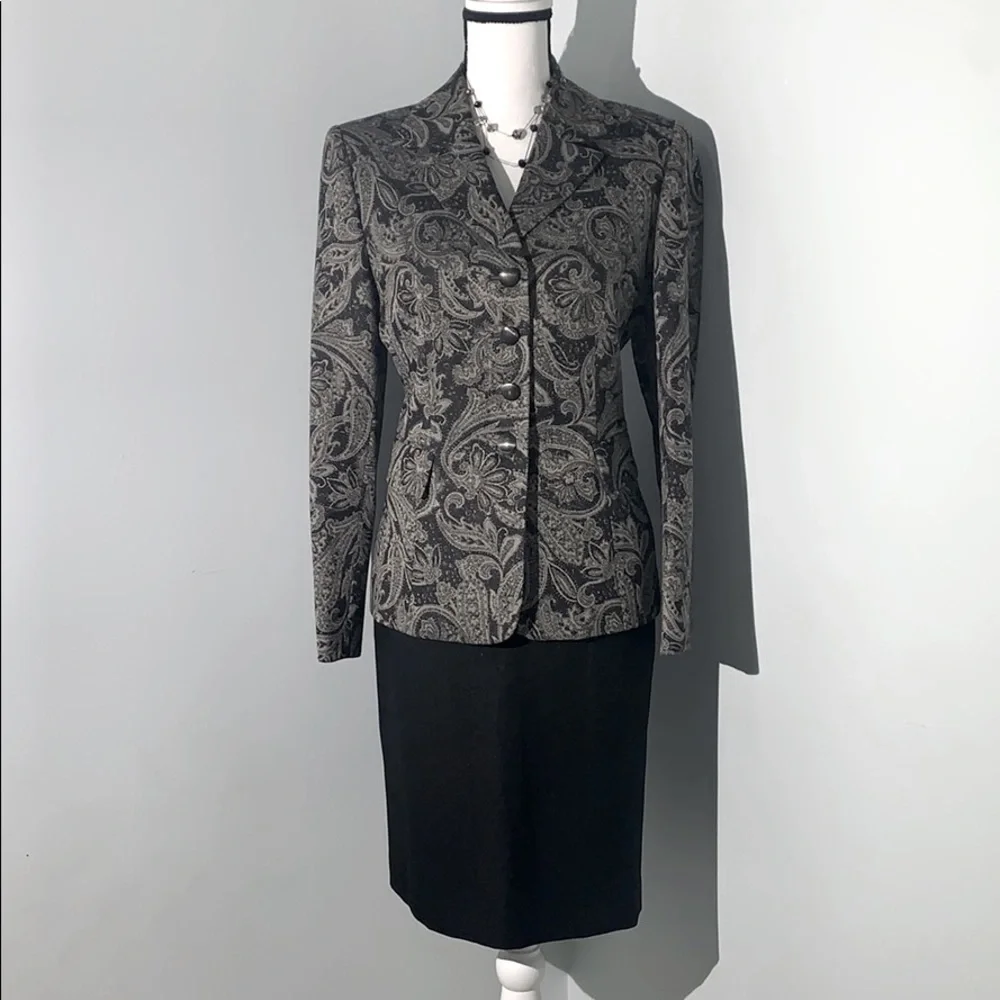 Le Suit Paisley Blazer Suit size 10P